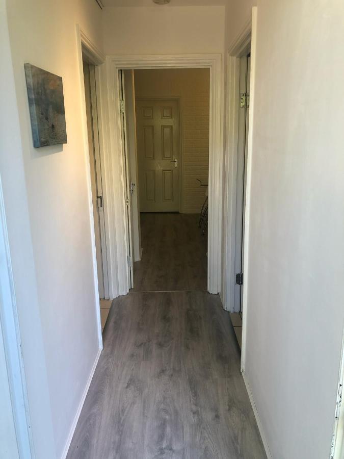 Double Room With Private Bathroom In A 2-Bedrooms House London Exterior photo