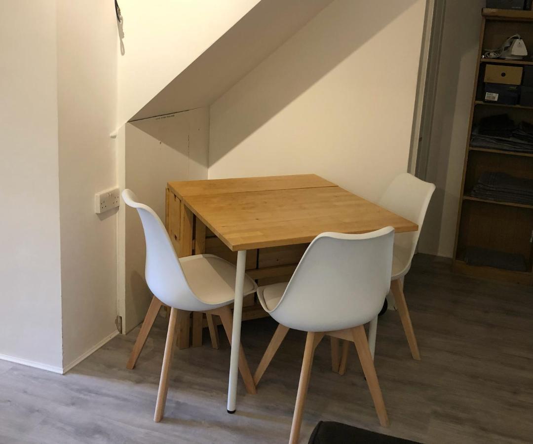Double Room With Private Bathroom In A 2-Bedrooms House London Exterior photo
